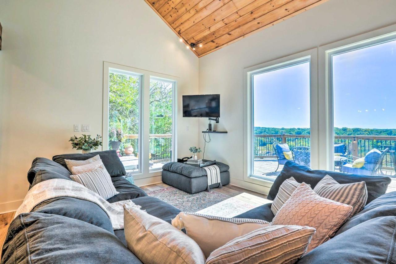 Colorful Golden Getaway With Panoramic Views! Villa Bagian luar foto